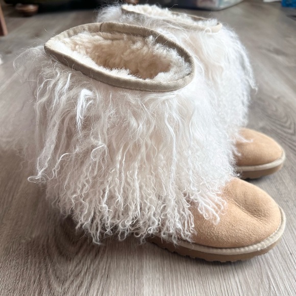 UGG Classic Short Lida Mongolian Fur Cuff Sand Suede Boots Size 7 - Picture 3 of 7